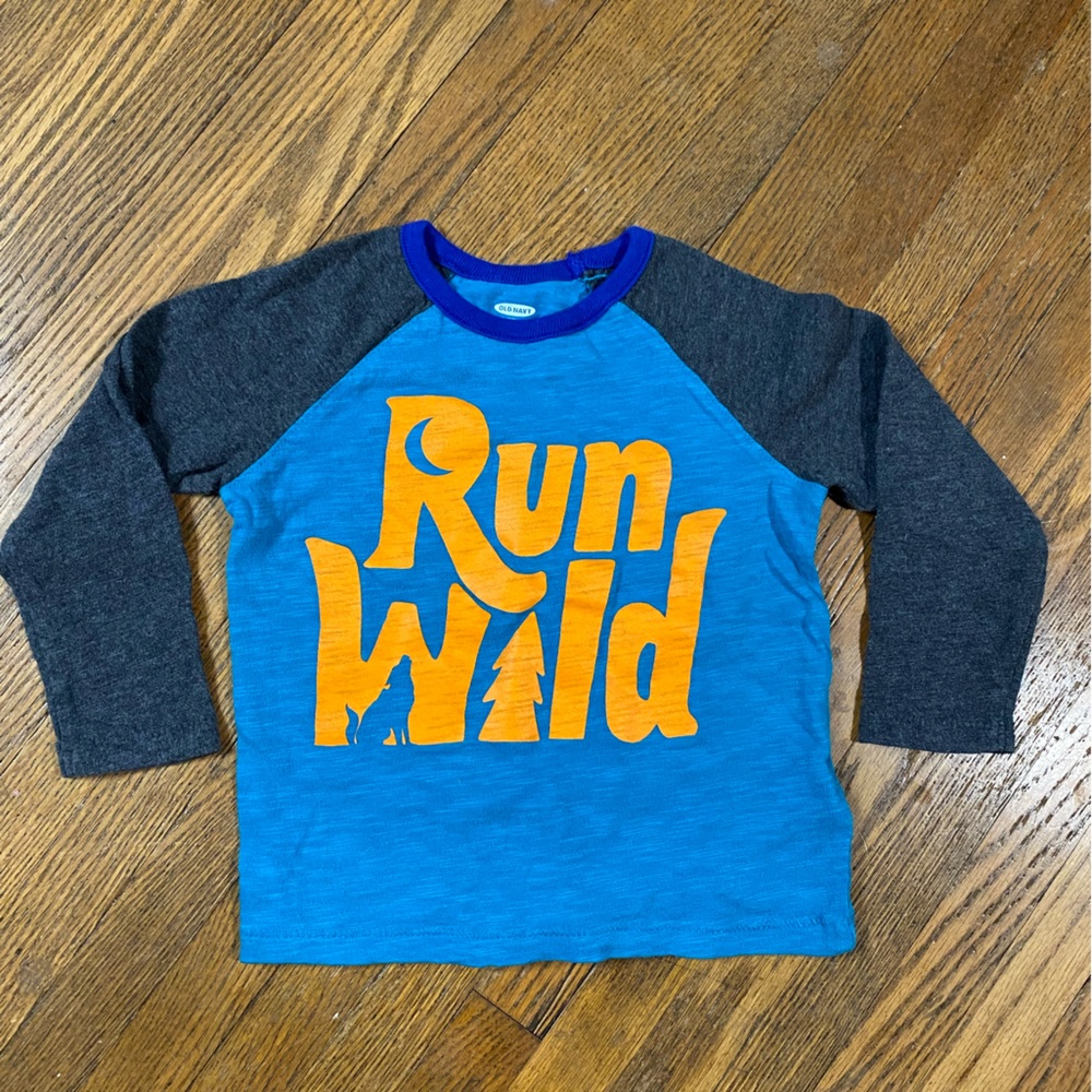 ⭐️3 for $15⭐️ Old Navy Boys shirt.